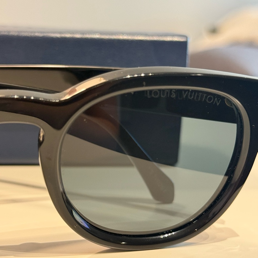 Louis Vuitton Black Sunglasses - Picture 6 of 7